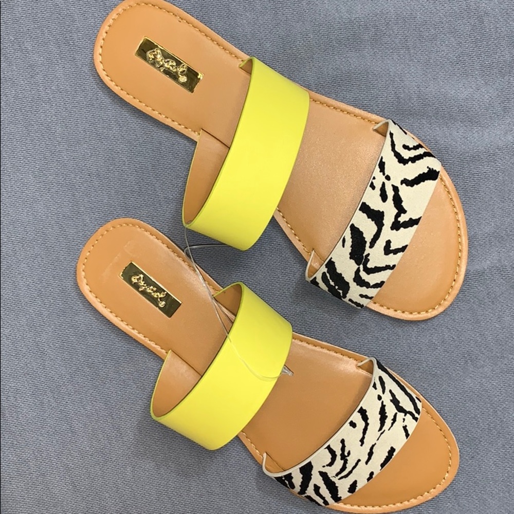 New ๐ฅ Qupid Sandals Sz 8 - Picture 1 of 3